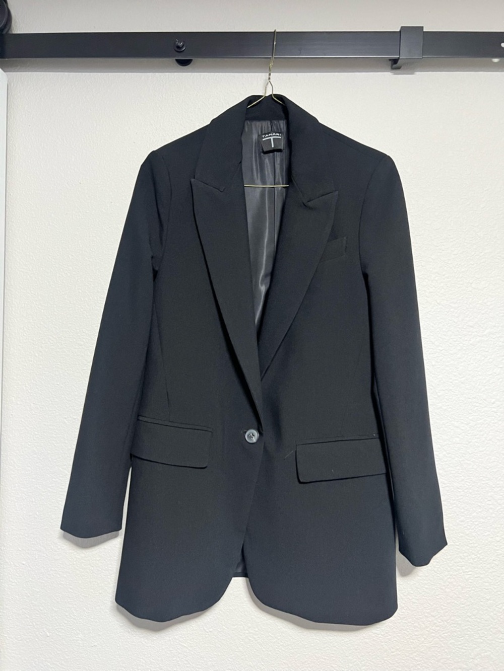 T Tahari Black Single-Button Tailored Blazer